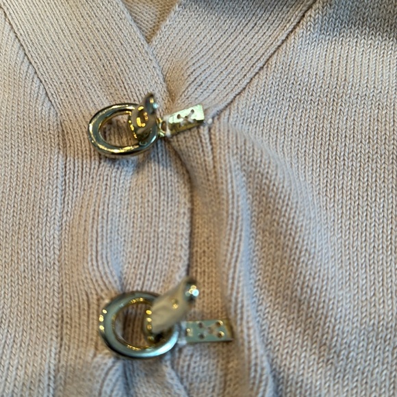 ❤️3/$30 Charter Club Petite Sweater With 2 Gold Clasp Bottons - Picture 3 of 11